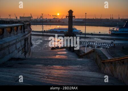 Lever du soleil tôt le matin avec vue sur la rivière Stettin Oder Banque D'Images