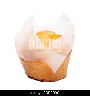 Gros plan d'un Magdalena typique espagnol Plain Muffin. Sucré ou dessert. Muffin frais isolé sur fond blanc dans le style américain. Irresis Banque D'Images