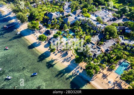 Vue aérienne, plage en face de l'hôtel de luxe Hilton Mauritius Resort & Spa, Flic en Flac, Ile Maurice Banque D'Images