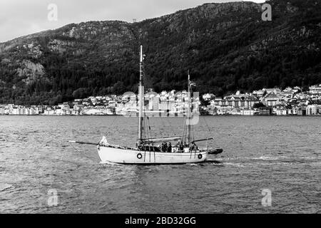 Ancien navire de pêche Anna (construit en 1928) à Byfjorden, au départ du port de Bergen, Norvège Banque D'Images