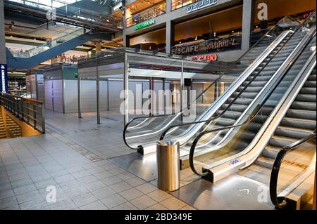 ALLEMAGNE, Hambourg, Ottensen, Corona virus, COVID-19 , salle de marché fermée et boutiques pour éviter l'infection / geschlossene Läden im Einkaufszentrum Mercado zur Vermeidung von Infektionen durch das Corona virus Banque D'Images