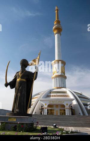 Monument de l'indépendance à Achgabat, Turkménistan Banque D'Images