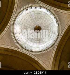 ALICANTE, ESPAGNE - 29 DÉCEMBRE 2018 : vue intérieure de la co-cathédrale de Saint Nicolas de Bari à Alicante, Espagne Banque D'Images