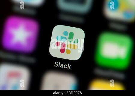 Gros plan de l'icône de l'application Slack, comme indiqué sur l'écran d'un smartphone (usage éditorial uniquement) Banque D'Images