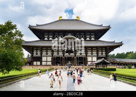 La Grande salle de Bouddha (daibutsuden) du temple Todaiji, un Trésor national et un site du patrimoine mondial de l'UNESCO. Nara, Japon, août 2019 Banque D'Images