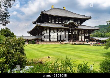 La Grande salle de Bouddha (daibutsuden) du temple Todaiji, un Trésor national et un site du patrimoine mondial de l'UNESCO. Nara, Japon, août 2019 Banque D'Images