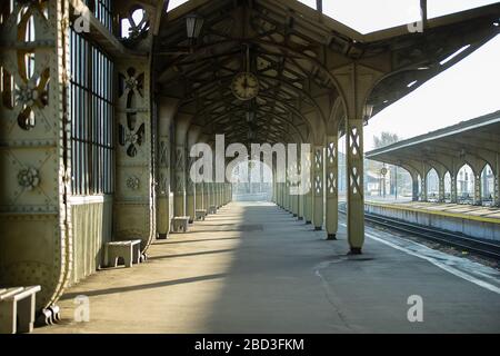 Plateforme à la gare de Vitebsk. Saint-Pétersbourg, Russie. Banque D'Images