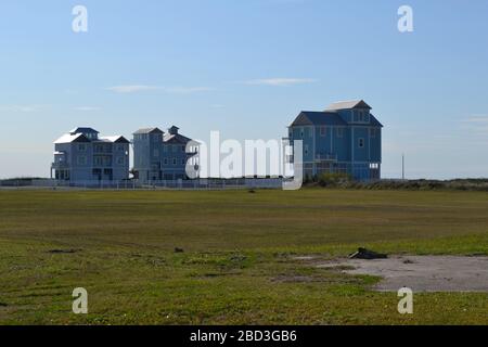 Maisons bleues pour la location de plage sur l'île de Galveston Banque D'Images