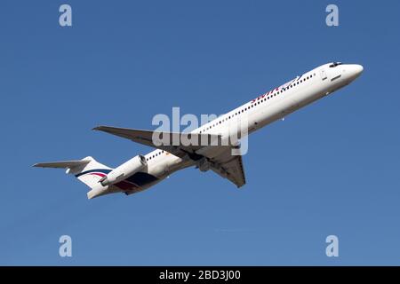 Lisbonne, Portugal. 12 mai 2013. A Swiftair McDonnell Douglas MD-83 en sortant de l'aéroport Lisbonne Portela Humberto Delgado. Crédit: Fabrizio Gandolfo/SOPA Images/ZUMA Wire/Alay Live News Banque D'Images