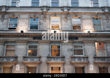 Architecture Windows lumineuse à façade classique à Piccadilly, Londres Banque D'Images