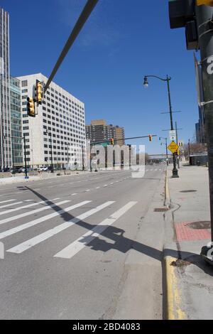 Detroit, Michigan, avril 2020, les rues sont vides après la promulgation de l'ordre d'accueil de 'Stay at Home Order' et appliquées à cause de Coronavirus, Covid -19 scare. Banque D'Images