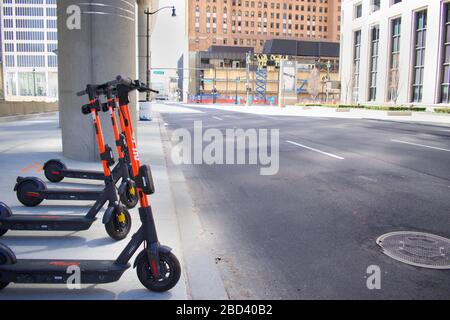 Detroit, Michigan, avril 2020, les rues sont vides après la promulgation de l'ordre d'accueil de 'Stay at Home Order' et appliquées à cause de Coronavirus, Covid -19 scare. Banque D'Images