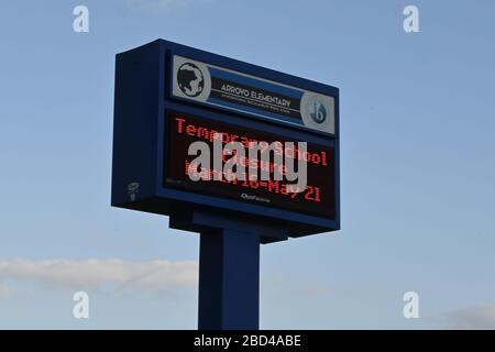 Californie, États-Unis. 04 avril 2020 : signe de fermeture scolaire à l'école primaire Arroyo au milieu de l'épidémie mondiale de coronavirus COVID-19, samedi 4 avril 2020, en Ontario, en Californie, aux États-Unis. (Photo par IOS/Espa-Images) Banque D'Images