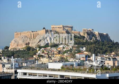 Vue sur les toits et l'Acropole depuis le toit de l'hôtel Grande Bretagne, Athènes, Grèce. Banque D'Images