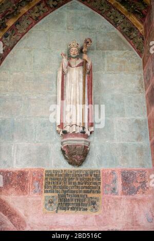 Statue à l'écriture gothique, cloîtres, Cathédrale Sainte Marie de Burgos, site du patrimoine mondial de l'UNESCO, Burgos, Castille et León, Espagne, Europe Banque D'Images