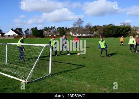 Football à pied Alderton Suffolk Angleterre Banque D'Images