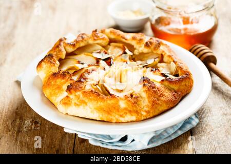 Tarte aux pommes maison au miel Banque D'Images