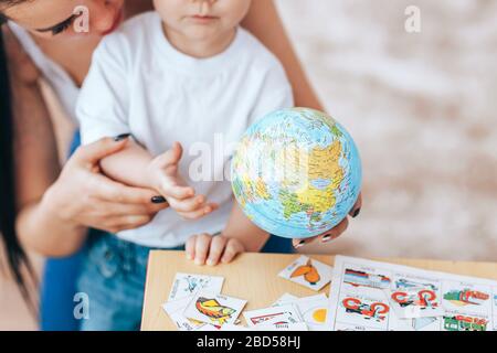 Enseigner aux enfants avec les parents Banque D'Images