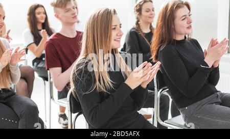 groupe de travail de jeunes professionnels qui siègent à la conférence Banque D'Images