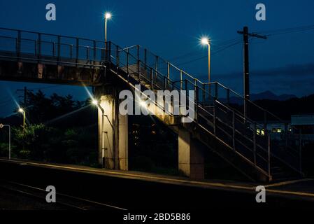 Vue de nuit sur la gare Ogata à Oita, Japon Banque D'Images