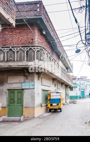 Masjid Noorani Masque dans la rue Jinah lien 1, région, Jhelum, Punjab, Pakistan Banque D'Images