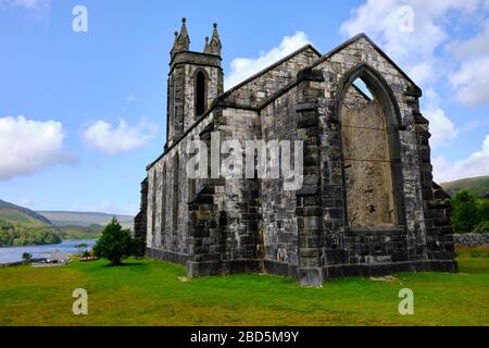 Les ruines de l'église Dunlewey, située à Poisoned Glen, Comté de Donegal, Irlande. Dunlewey est un petit village de Gaeltacht Banque D'Images