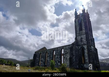 Les ruines de l'église Dunlewey, située à Poisoned Glen, Comté de Donegal, Irlande. Dunlewey est un petit village de Gaeltacht Banque D'Images