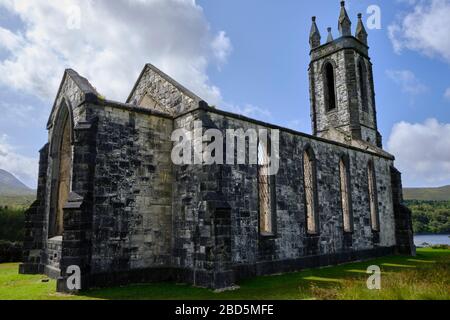 Les ruines de l'église Dunlewey, située à Poisoned Glen, Comté de Donegal, Irlande. Dunlewey est un petit village de Gaeltacht Banque D'Images