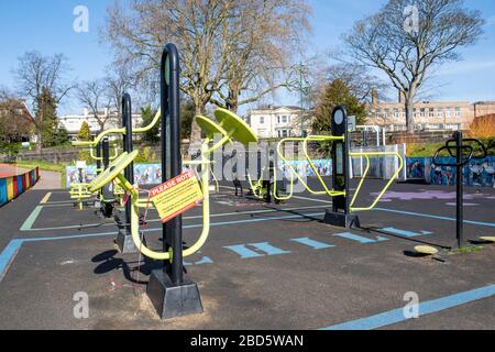 Salle de sport extérieure au Forest Recreation Ground, capturée pendant le verrouillage de Covid-19, avril 2020 Nottingham Angleterre Royaume-Uni Banque D'Images