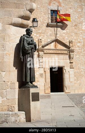 Statue de San Pedro de Alcántara, Co-cathédrale de Cáceres, Cáceres, Estrémadure, Espagne, Europe Banque D'Images