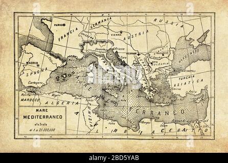 Ancienne carte de la mer Méditerranée presque complètement enfermée par l'Europe du Sud et l'Afrique du Nord reliée à l'océan Atlantique par le détroit de Gibraltar, avec des noms et des descriptions géographiques italiens Banque D'Images