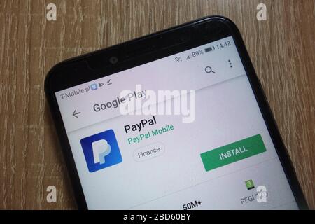 Application PayPal sur le site Web Google Play affiché sur le smartphone Banque D'Images