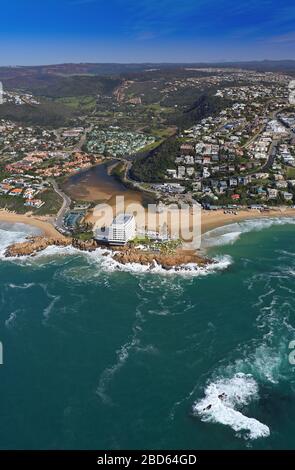 Photo aérienne de Beacon Isle Hotel et de Plettenberg Bay Banque D'Images