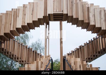 Escalier Esher Stair sans fin, Tate Modern Lawn, Bankside, Londres, 9 TG par drmm Architects Arup Engineered Timber Cross Laminated Timber Banque D'Images