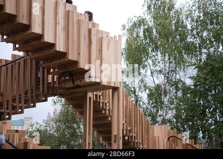 Escalier Esher Stair sans fin, Tate Modern Lawn, Bankside, Londres, 9 TG par drmm Architects Arup Engineered Timber Cross Laminated Timber Banque D'Images