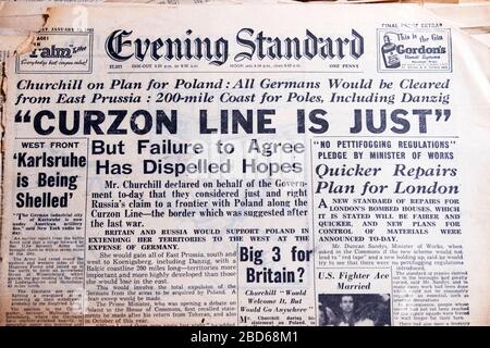 'Curzon Line is Just' 25 janvier 1945 Evening Standard WW2 1940 titre du journal britannique vintage à Londres Angleterre Grande-Bretagne Royaume-Uni Banque D'Images