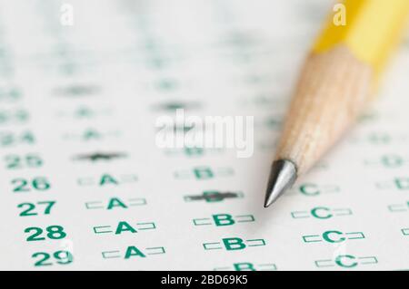 formulaire de réponse à l'examen scolaire crayon scantron Banque D'Images