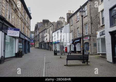 Une rue vide suite au verrouillage de la pandémie de Coronavirus (Covid 19) à Kendal, au Royaume-Uni Banque D'Images