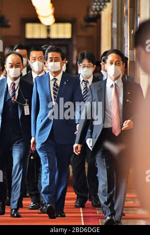 Tokyo, Japon. 7 avril 2020. Le Premier ministre japonais Shinzo Abe marche au régime national à Tokyo, au Japon, le mardi 7 avril 2020. Photo de Keizo Mori/UPI crédit: UPI/Alay Live News Banque D'Images