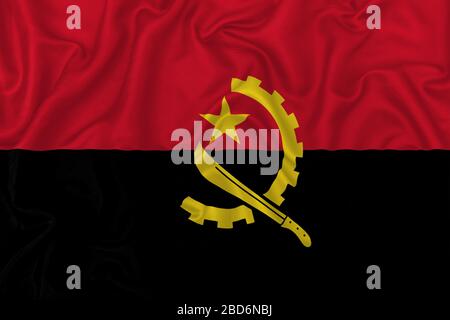 Drapeau de pays de l'Angola sur fond de tissu de soie ondulé. Banque D'Images