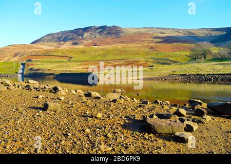 Réservoir d'Dovestone où se trouve les vallées de la Greenfield et Chew Brooks converger ensemble au-dessus du village de Greenfield, sur Tameside Moor Banque D'Images