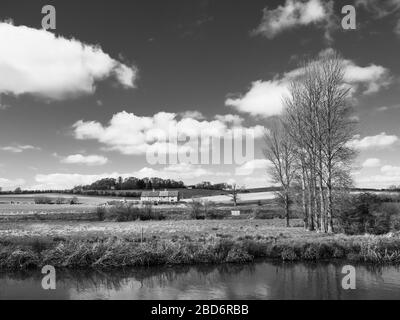 North Wessex Downs zone de beauté naturelle exceptionnelle, Canal Kennet et Avon, Great Bedwyn, Wiltshire, Angleterre, Royaume-Uni, GB. Banque D'Images