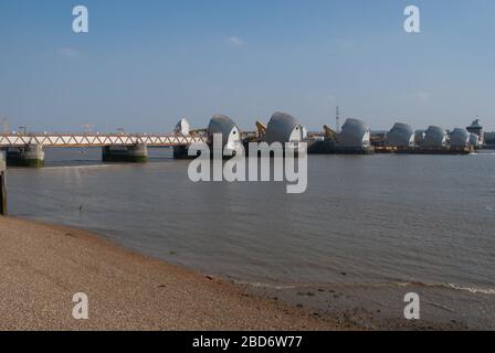 River Thames The Thanes Barrier, Eastmoor St, Royal Docks, Londres,   8 LX par Sir Roger Walters Rendel Palmer et Tritton Banque D'Images