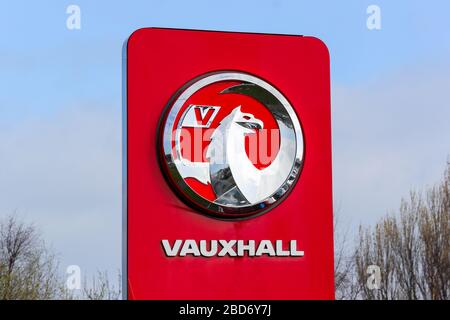 Logo officiel pour les véhicules à moteur Vauxhall en dehors d'une usine automobile, Kilmarnock, Royaume-Uni Banque D'Images