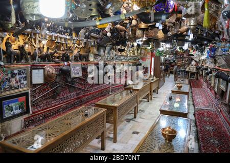 Café Azadegan, Chaykhuneh, maison de thé dans la ruelle de Chah Haj Mirza à Isfahan, Esfahan, Iran, Persia, Moyen-Orient Banque D'Images