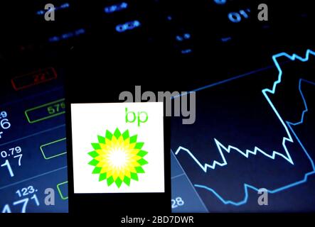 7 avril 2020, Inde: Dans cette illustration photo, un logo de British Petroleum Company Limited (BP) apparaît sur un smartphone. (Image crédit : © Avishek Das/SOPA Images via ZUMA Wire) Banque D'Images