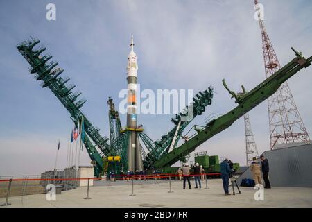 BAÏKONOUR, KAZAKHSTAN - 06 avril 2020 - au Cosmodrome de Baïkonour au Kazakhstan, l'engin Soyuz MS-16 et son booster sont transportés depuis le Banque D'Images