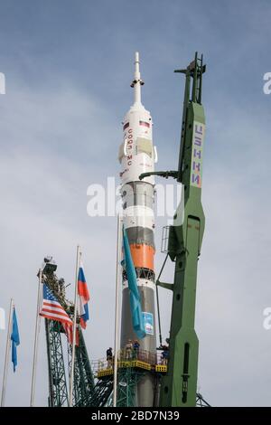 BAÏKONUR, KAZAKHSTAN - 06 avril 2020 - au Cosmodrome de Baïkonour au Kazakhstan, le vaisseau Soyuz MS-16 et son stand de rappel à leur po vertical Banque D'Images