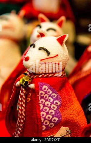 Tokyo, Japon: 24 octobre 2019: Souvenirs japonais mignons à Asakusa, près du temple Senso-ji. Souris dans un kimono Banque D'Images