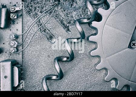 Les pignons et les roues gris argent créent un arrière-plan industriel en acier Banque D'Images